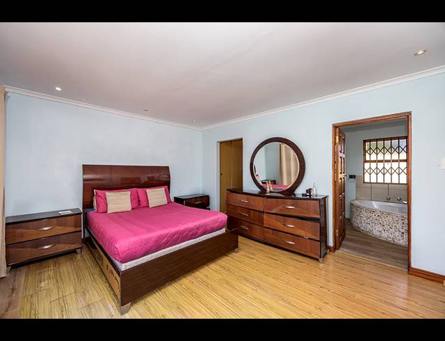 3 BEDROOM HOUSE FOR SALE IN TABLE VIEW
